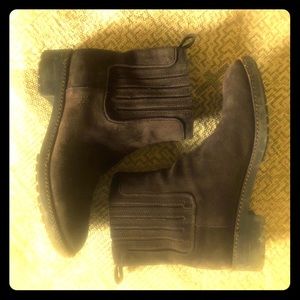 Women’s Suede Via Spiga Chelsea boots